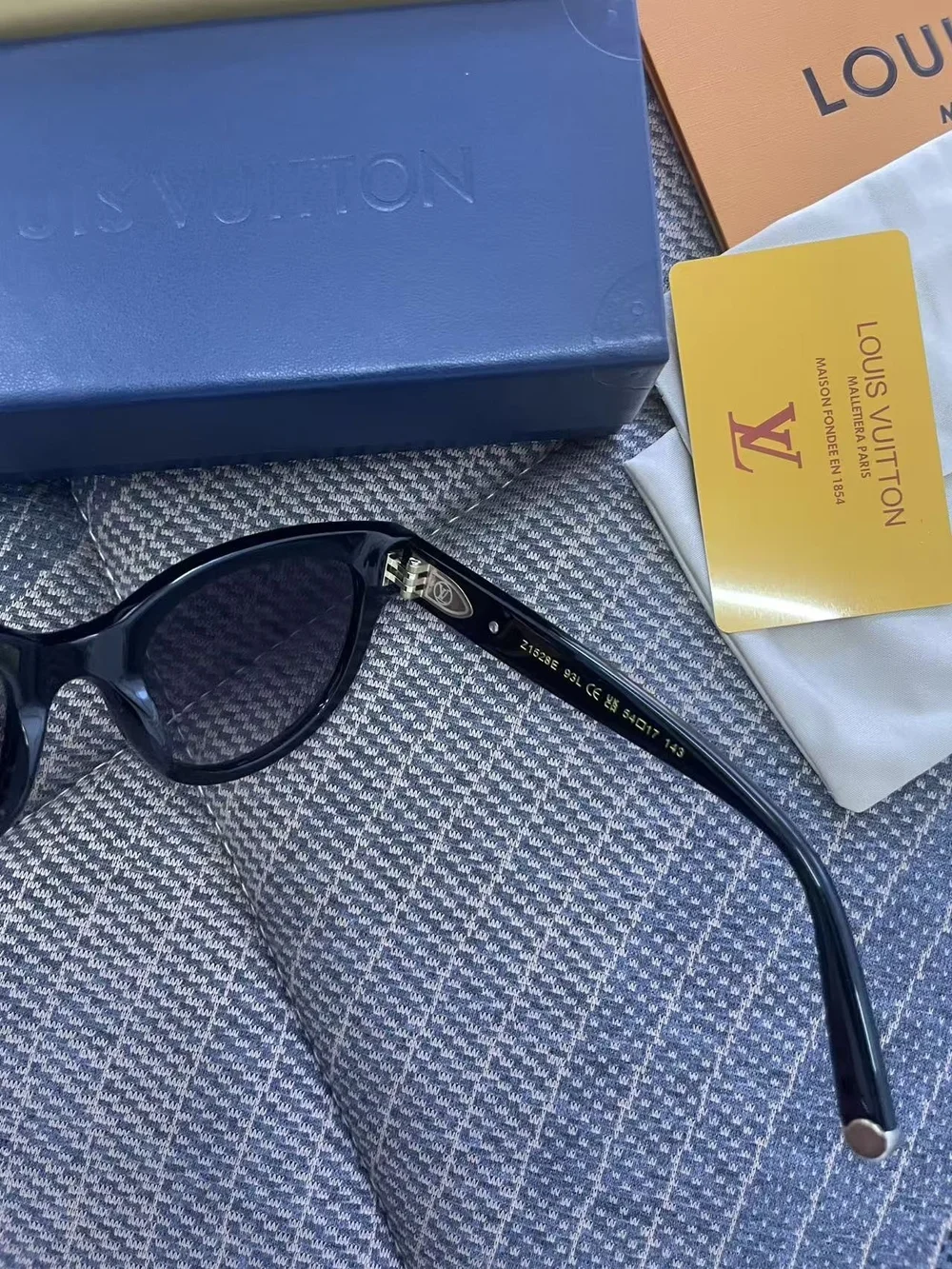 Louis Vuitton Black Gloss Cat-Eye Sunglasses with Dark Lenses